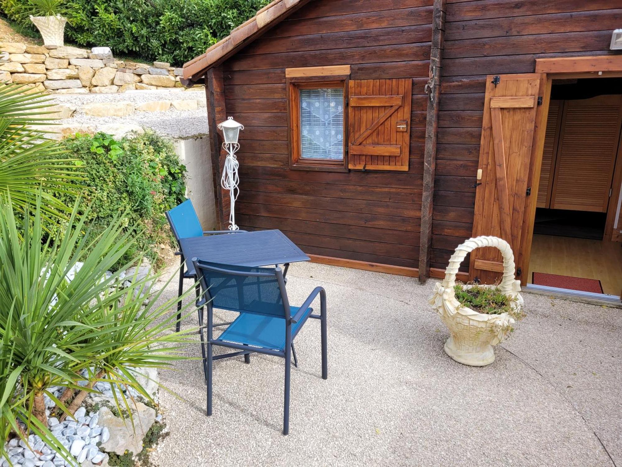 Au Petit Chalet Gigouzac Buitenkant foto